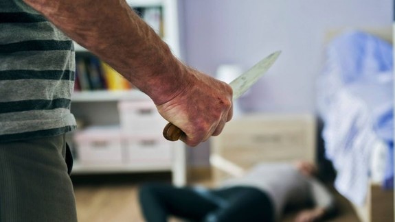 Krvavá hádka pri Malackách: Otčim po nej bodol nožom svojho nevlastného syna!