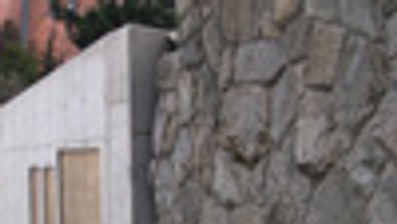 O betónový múr sa budú úrady zaujímať 