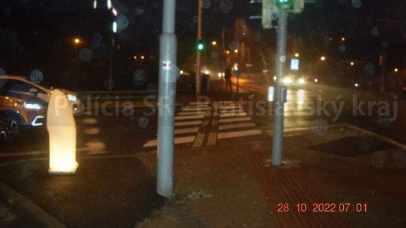 Auto zrazilo chodca: Nevideli ste náhodou túto dopravnú nehodu?