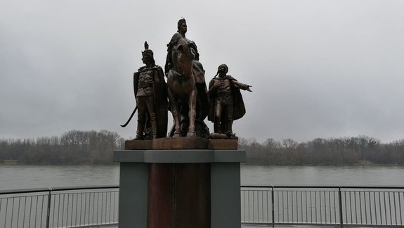 FOTO: Súsošie Márie Terézie sa dočasne presťahovalo do River Parku - skončí na Bratislavskom hrade?