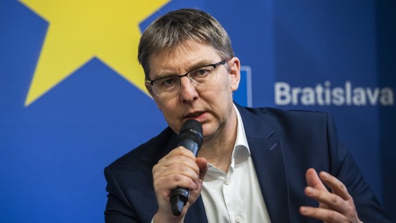 Slosiarik: Po 35 rokoch od Nežnej revolúcie stojí pred politikmi veľká výzva