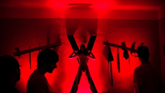 VIDEO: Na Laurinskej ulici budú opäť vystavovať nahé ženy!