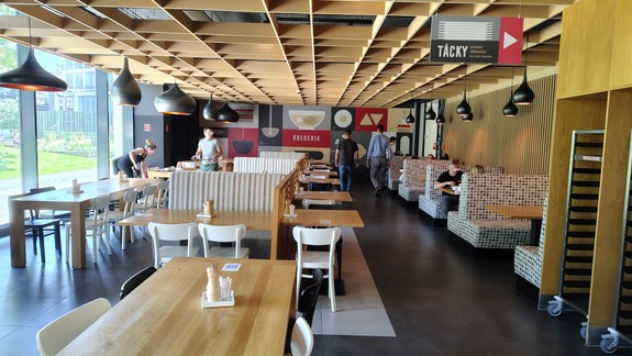 BEDEKER GURMÁNA Otestovali sme táckareň v lukratívnej štvrti pri Dunaji