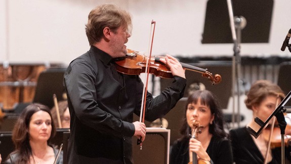 Koncert v Slovenskej filharmónii: Predstaví sa rakúsky dirigent Sasha Goetzel a husľový virtuóz Milan Paľa