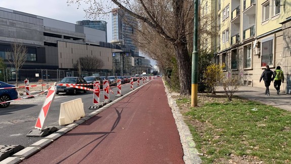 Na Páričkovej už svieti nová cyklotrasa