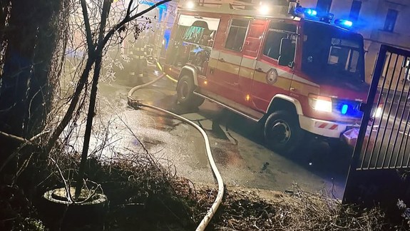 Na Žabotovej horela opustená budova