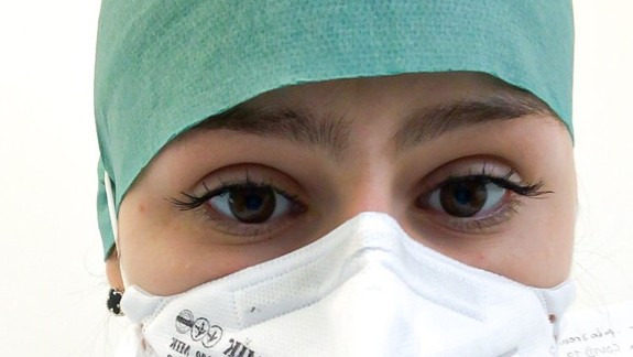 ROZHOVOR Študentka medicíny Louise z tímu COVID-19: Počítam so všetkým, aj s možnosťou, že sa nakazím