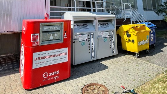 Sieť červeno-bielych kontajnerov na elektroodpad sa dostane k ďalším 45-tisíc Bratislavčanom