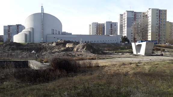 Starostu Petržalky zarazil nízky počet robotníkov na stavbe električkovej trate, žiada od mesta viac informácií