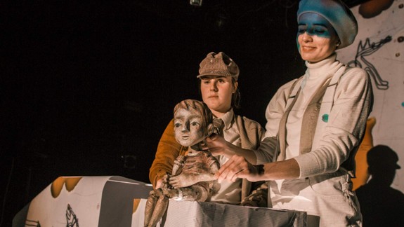 Príbeh malého Branka vo farebnej, ale abstraktnej záhrade s videoprodukciou v Divadle Lab