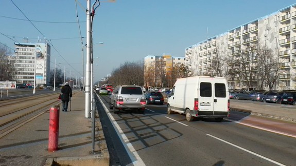 Vodiči hlásia počas utorkového rána približne 15-minútové zdržanie