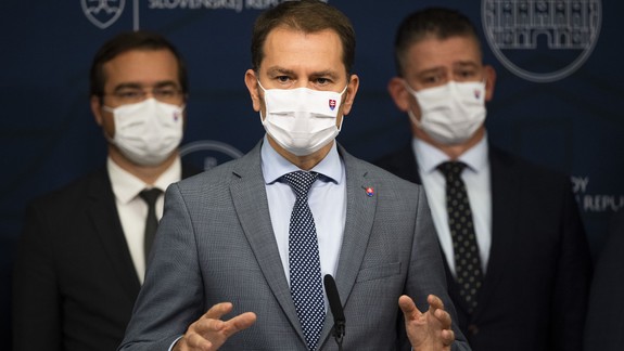 Plošné testovanie na koronavírus: Samosprávy sa chytajú za hlavy. Termín je šibeničný, nepoznajú odpovede na dôležité otázky