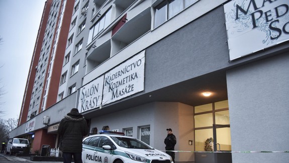Streľba v Petržalke: Na chodbe ležali mŕtvi muž so ženou, pri nich živé bábätko
