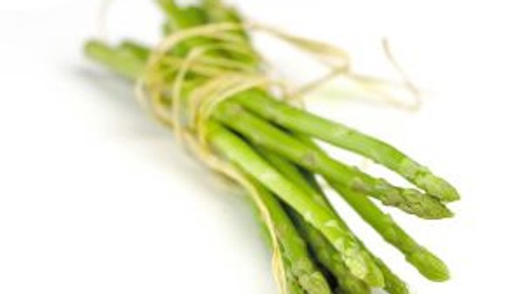 Na Primaciálnom námestí sa dnes začínajú špargľové dni