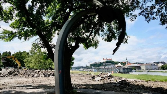 Okolie pamätníka Daniela Tupého začali revitalizovať, náklady sa vyšplhajú na cca pol milióna eur