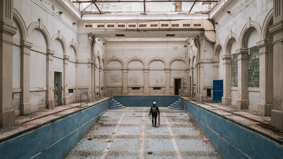 FOTO: Z interiéru ikonických kúpeľov Grössling vynosilI vyše 1500 ton sutiny.