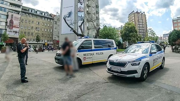 Zadržali podozrivú dvojicu,  policajtom ju nahlásil všímavý občan