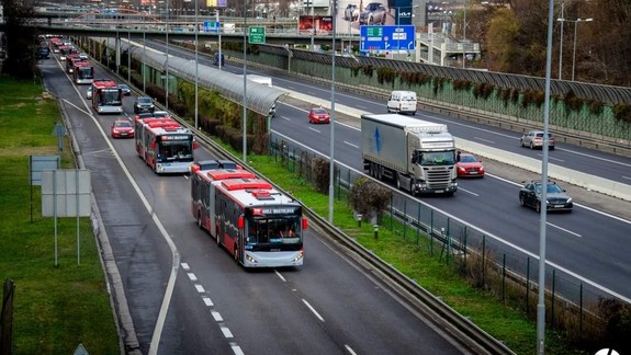 MHD: Do ulíc Bratislavy dorazili nové 18-metrové autobusy. Bude ich vyše 70