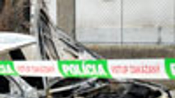 Podpálenie auta odsúdili aj poslanecké kluby