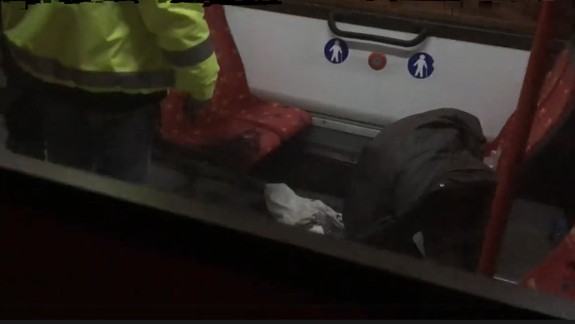 VIDEO: Hrôza v bratislavskej MHD - žena sa poleptala kyselinou a ešte jej hrozí aj trestné stíhanie!