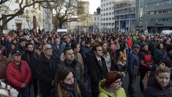 Stovky ľudí vyšli v utorok do ulíc Bratislavy uctiť si pamiatku Jána a Martiny