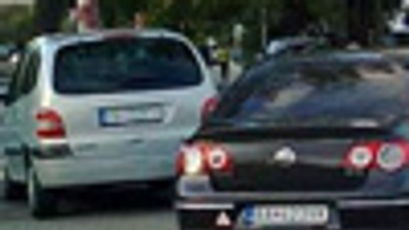 Autá si kradnú všetky chodníky len pre seba