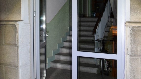 Príkladná spolupráca! Obyvateľka nahlásila vlámanie do pivnice, zlodeja chytila do pár minút polícia