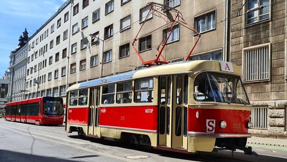 FOTO: Pozrite sa, aké vozidlá DPB vypravil do bratislavských ulíc v rámci osláv vzniku MHD...