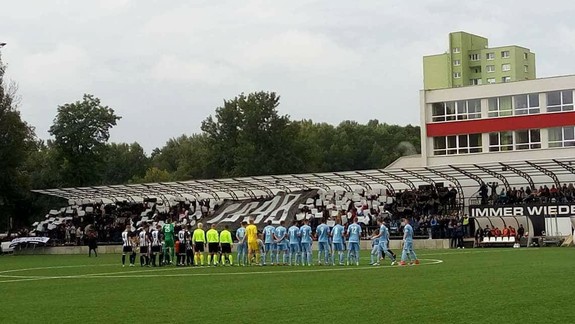 VIDEO: V Petržalke bolo v nedeľu futbalové derby so Slovanom, po ktorom zasahovali kukláči aj záchranári!