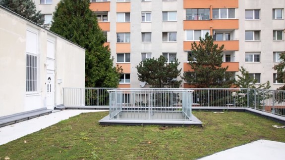 VIDEO: Terasa na Jankolovej v Petržalke sa dočkala obnovy