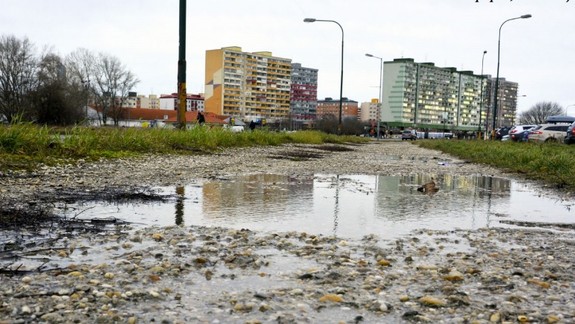 Najhoršia v Bratislave? Jantárová cesta privádza do  zúfalstva chodcov aj vodičov