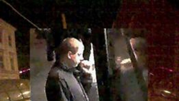 Neznámy muž sa vyhrážal dievčaťu na zastávke MHD