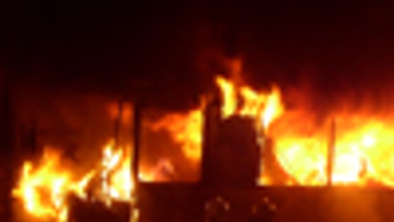 Na Pražskej ulici ráno zhorel do tla autobus