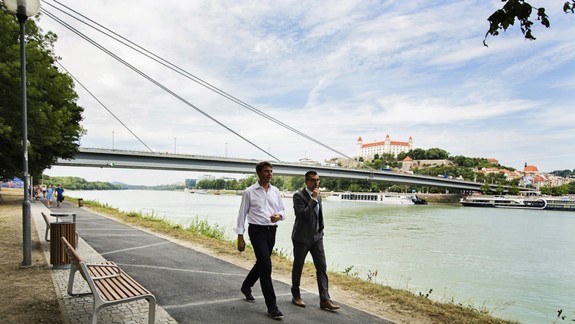 Vynovená promenáda: Na Tyršovom nábreží vymenili chodník, osadili nové lavičky
