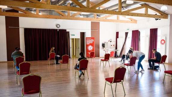 V čakárni na očkovanie je vyše 10-tisíc detí vo veku od 12 do 16 rokov