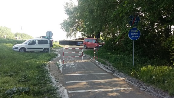 VIDEO: Cyklisti na hrádzi nerešpektujú príkazy ani dopravné značky. Pomohla by tu STOP-ka?