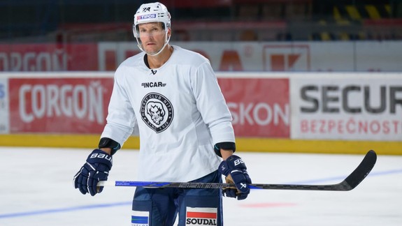 Hokej: Mezeiovi neodpustili zvyšok trestu, proti Slovanu nastúpiť nemôže