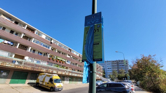 Celomestské parkovanie: V októbri spúšťajú PAAS v Karlovej Vsi, parkovacie karty si vybavíte už dnes