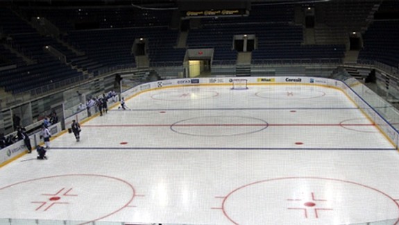 Na Zimnom štadióne O. Nepelu je po troch mesiacoch opäť ľad