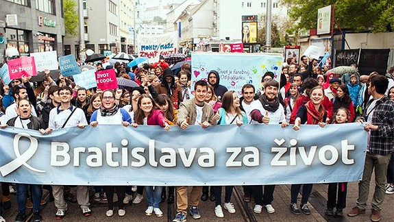Niekoľko tisíc Bratislavčanov pochodovalo za život