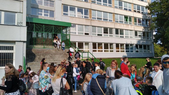 ÚVZ: Ak sa u žiaka objavil nový príznak ochorenia, mal by preventívne ostať doma