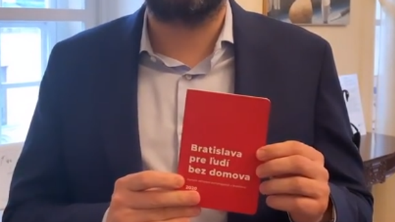 Mesto spracovalo príručku pre ľudí bez domova. Čo v nej nájdu?