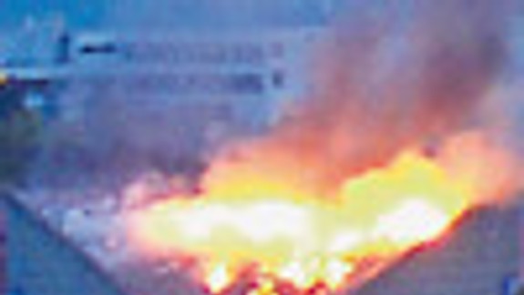 Hasičský zbor bojuje s ohňom, aj s vodou a vetrom