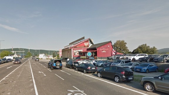 Polícia hľadá mužov, ktorí prepadli herňu na hraničnom priechode Berg