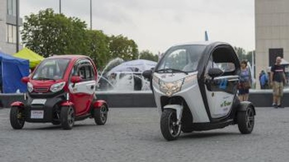 FOTO Naozaj zaujímavé modely: Na nábreží Dunaja sa predstavili elektromobily