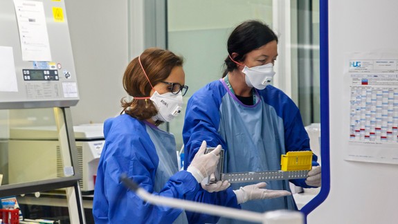 Mirka priamo zo Švajčiarska: Napriek šíriacej sa nákaze začali opatrenia zmierňovať