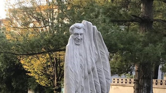 V Ružinove odhalili pamätník Antonovi Srholcovi. Chcú po ňom pomenovať park