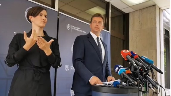 Štát pritvrdí: Bude kontrolovať mobily a za nedodržanie karantény dávať pokuty až do výšky 5000 eur!