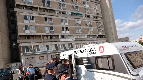 FOTO: Ups! Všimli ste si aj vy drobnú chybičku v nápise na policajnom prívese?