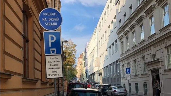 Obyvatelia Zochovej sa nestačili čudovať. Na miestach, kde doteraz parkovali, odrazu dostali pokuty